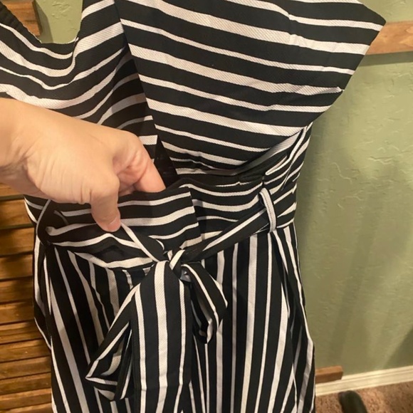 Fun wide leg criss cross halter dress - Picture 4 of 7